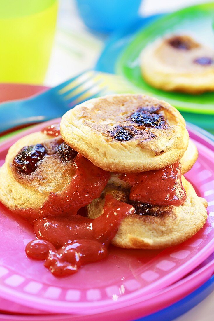 Omelettes with strawberry sauce
