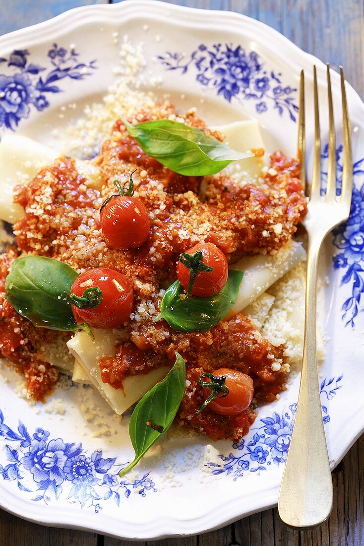 Cannelloni with tomatoes