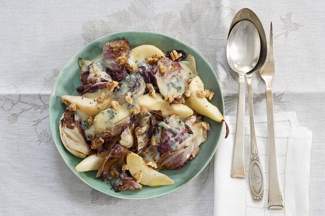 Radicchio und Birnen mit Gorgonzola überbacken