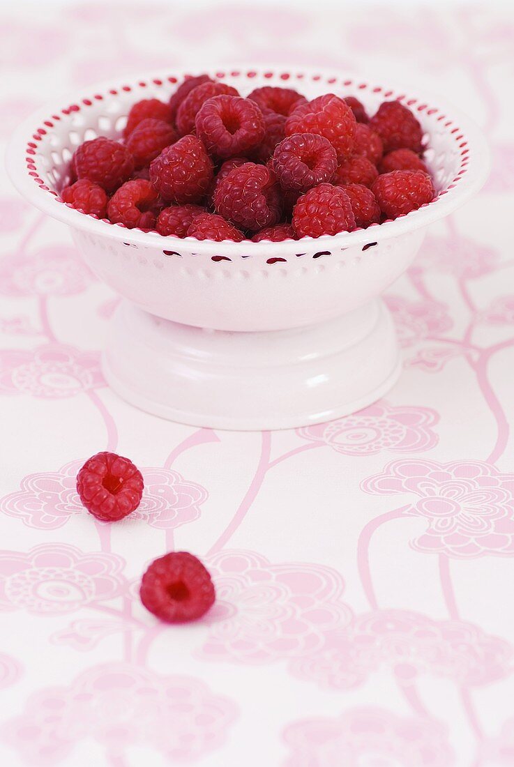 A bowl of raspberries