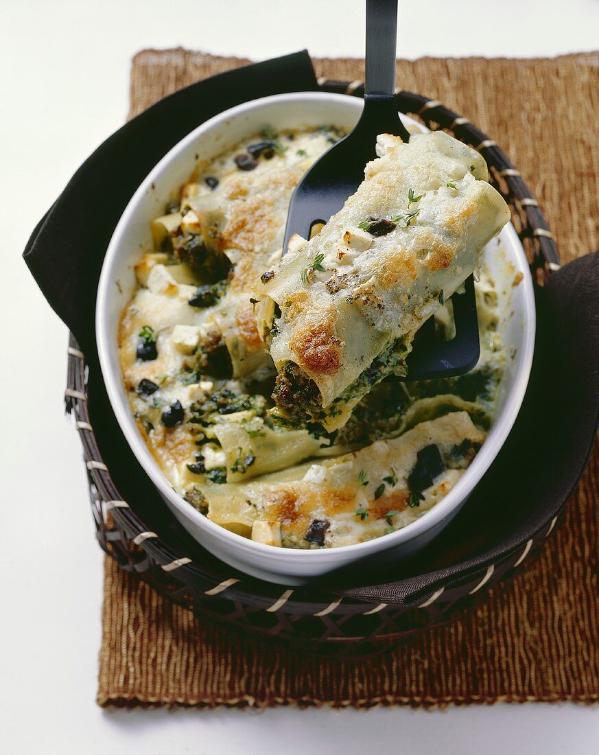 Greek cannelloni with mince, spinach and feta cheese
