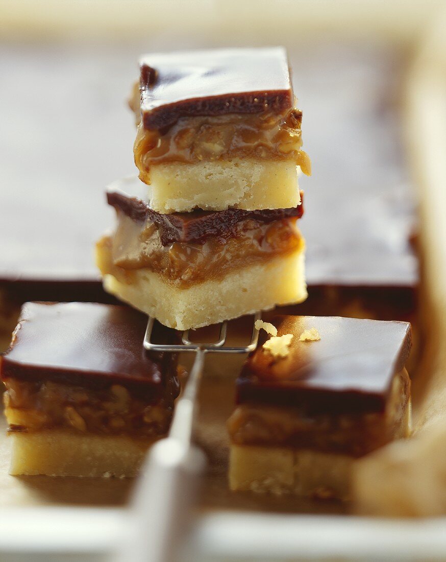 Caramel shortbread with walnut caramel