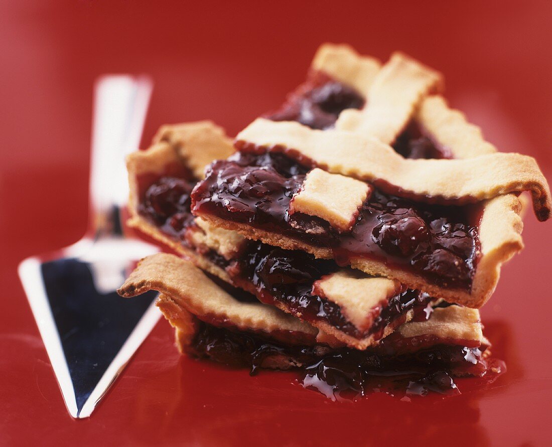 Crostata di ciliegie (Cherry tart with lattice crust, Italy)