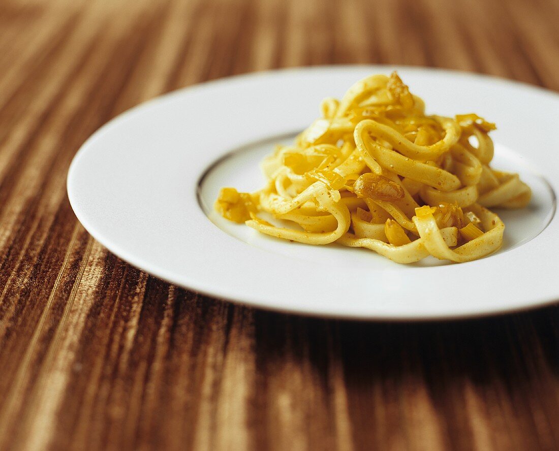 Noodles with stockfish and saffron sauce