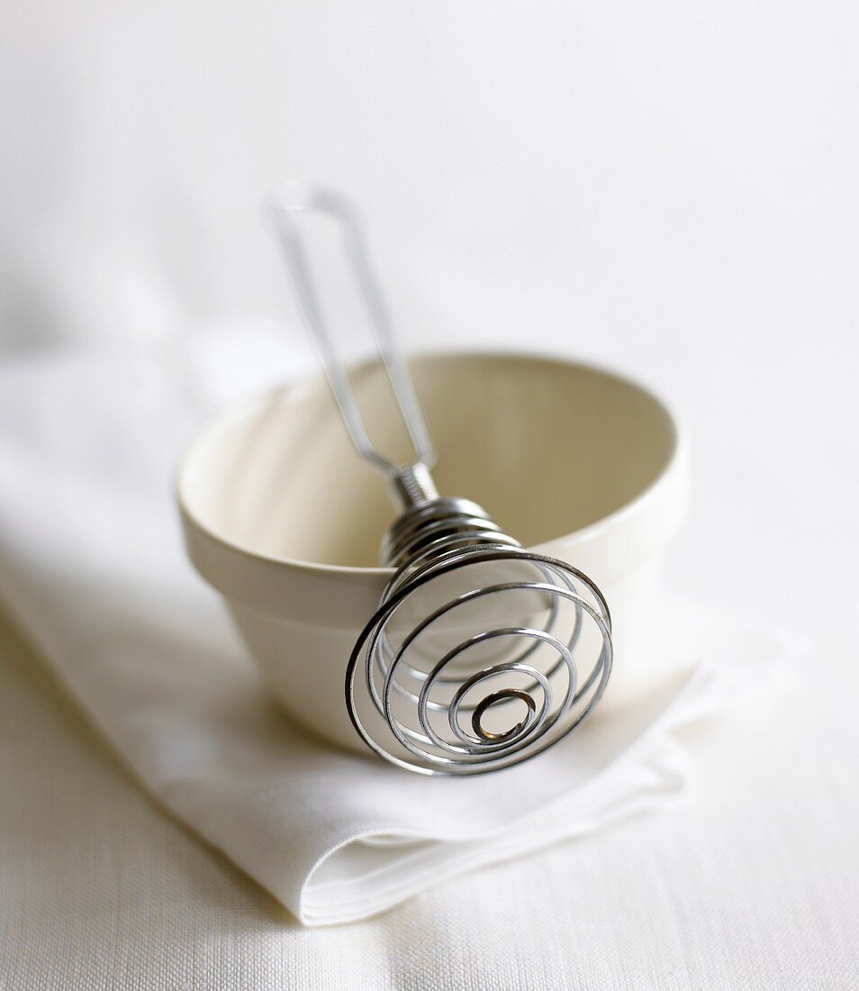 Small basin with whisk