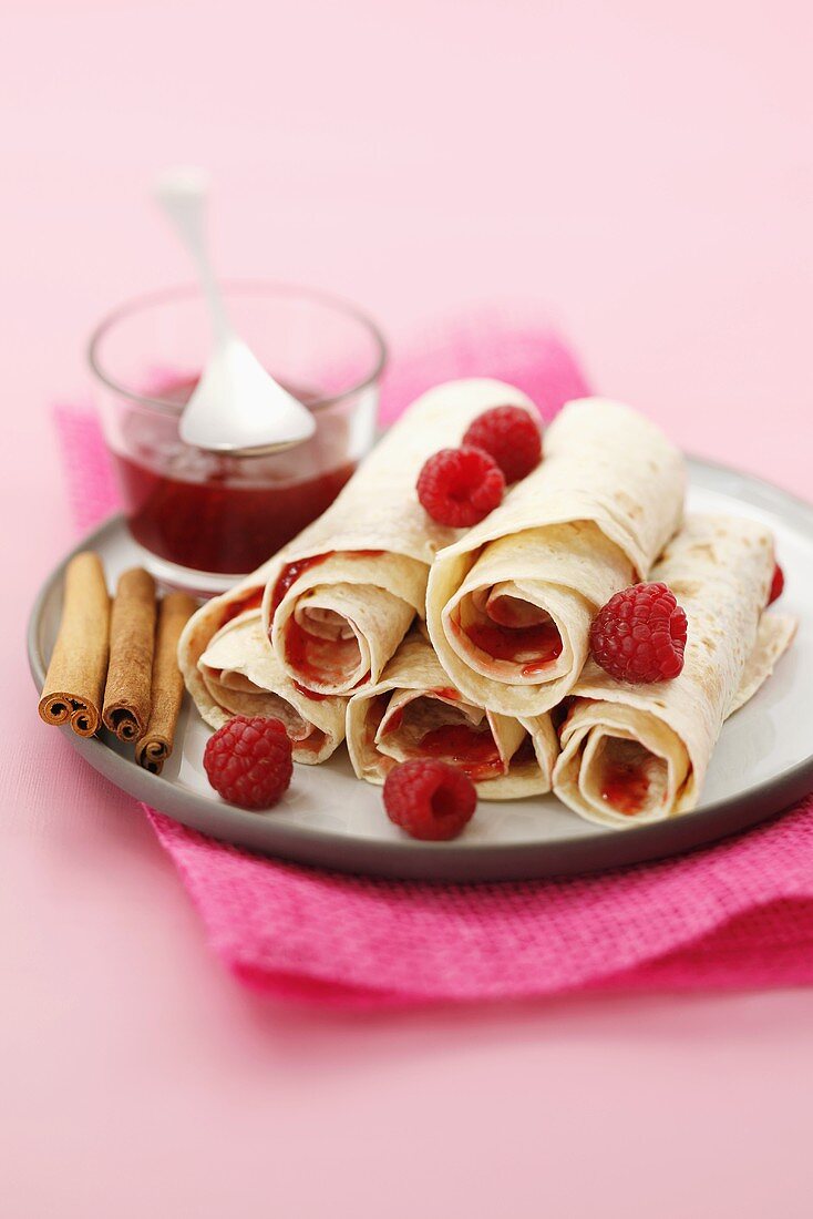 Crêpes with raspberries