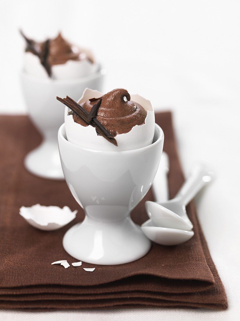 Chocolate mousse in eggshell