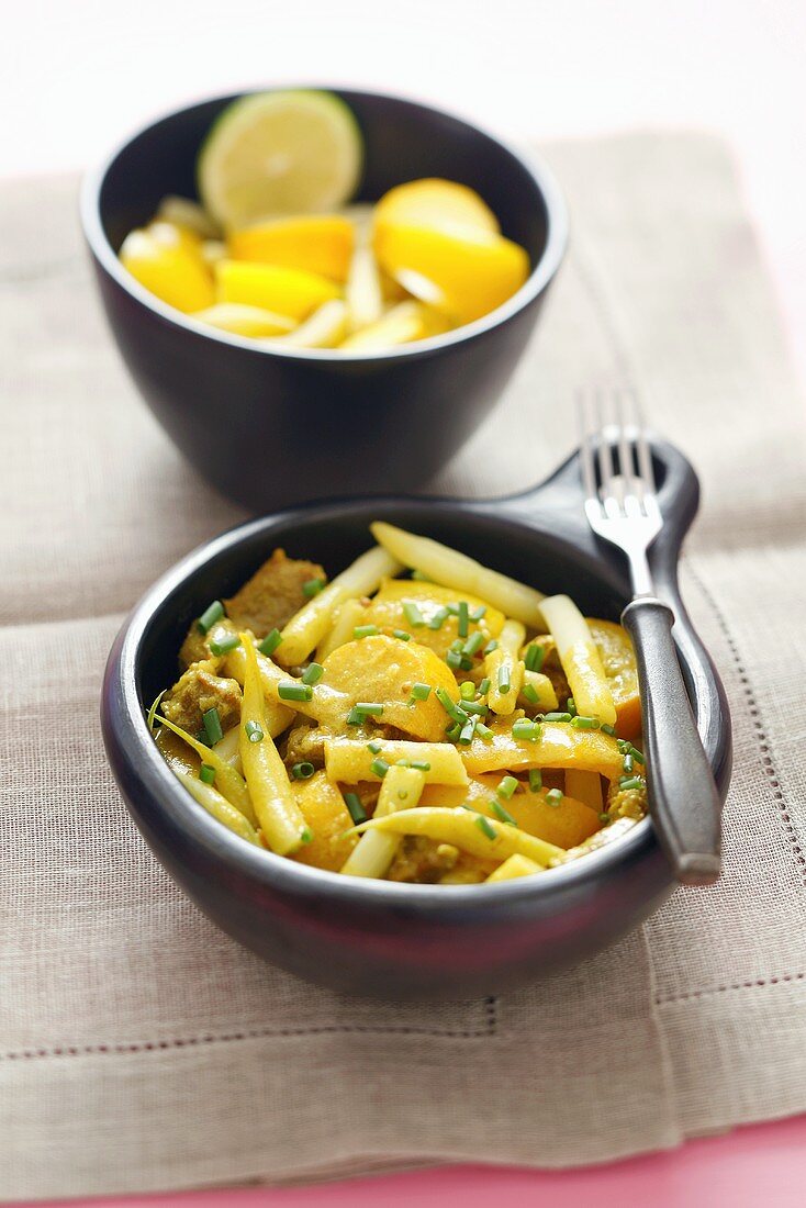 Schweinefleischcurry mit gelbem Gemüse