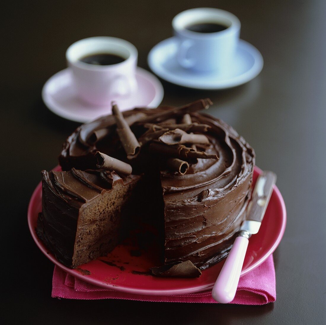Schokoladenkuchen mit Schokoröllchen