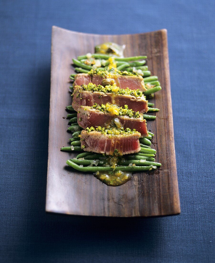 Tuna with pistachios and lemon & caper dressing