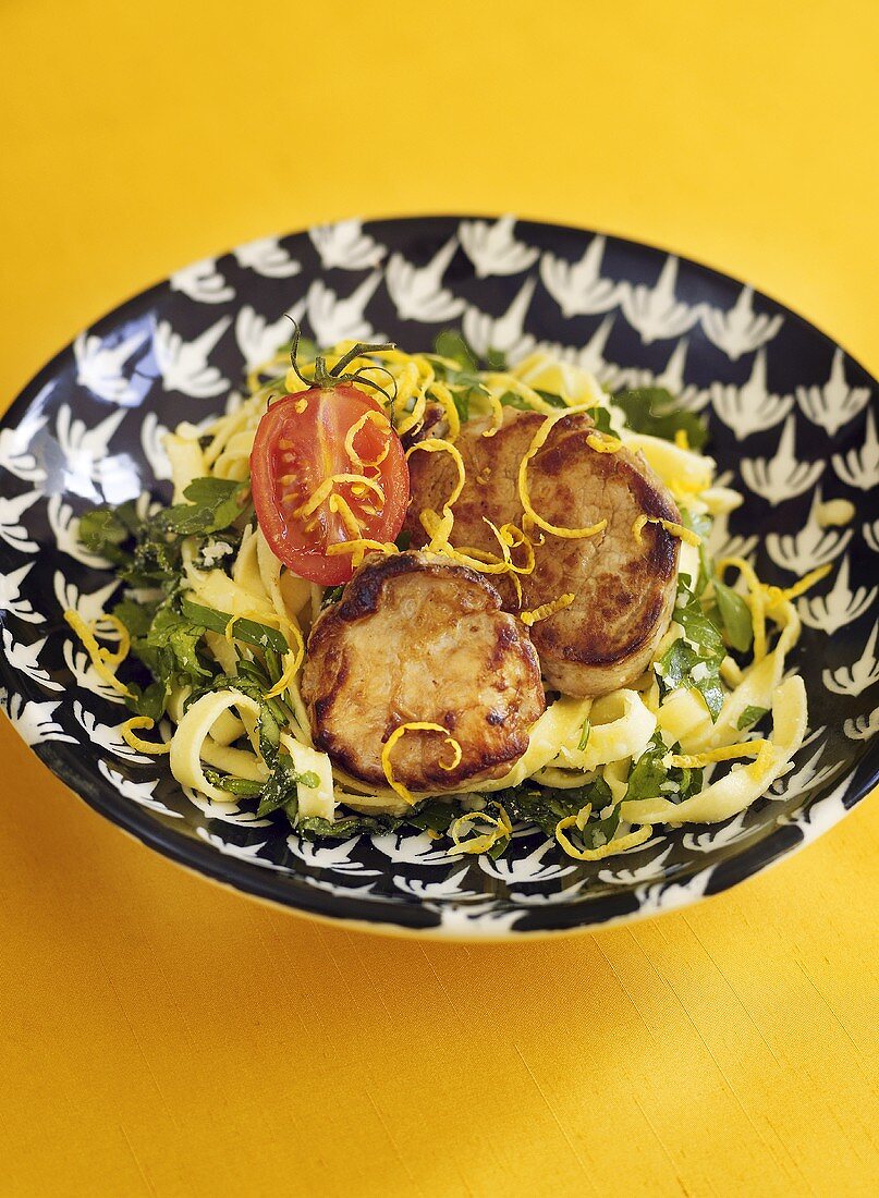 Schweinefilet mit Kärutern und Tagliatelle