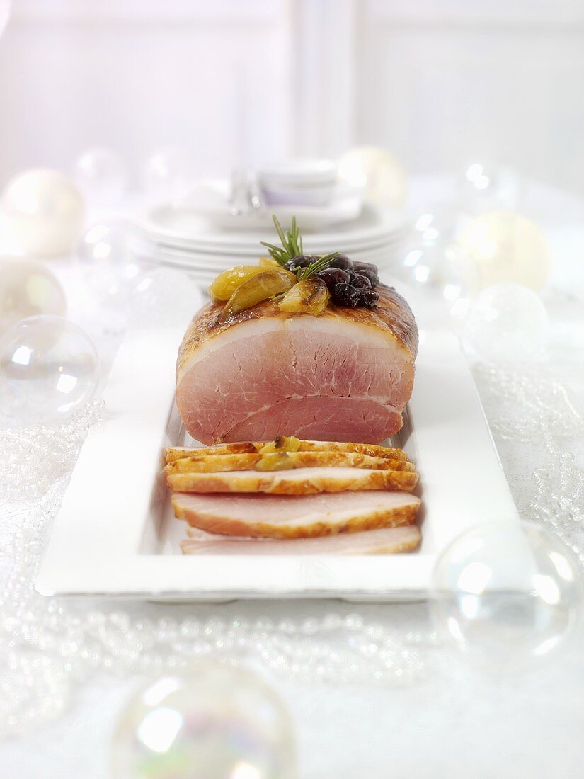 Roast ham with apple and cranberries