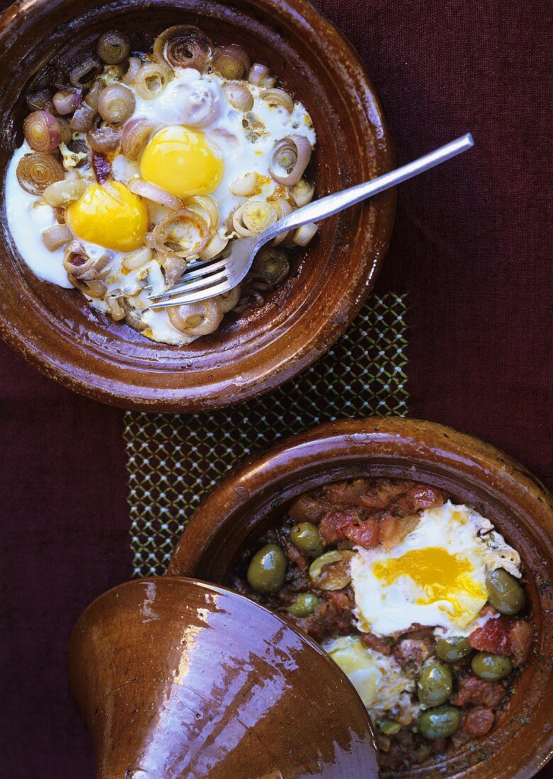 Eier-Tajine mit Oliven und Schalotten (Marokko)