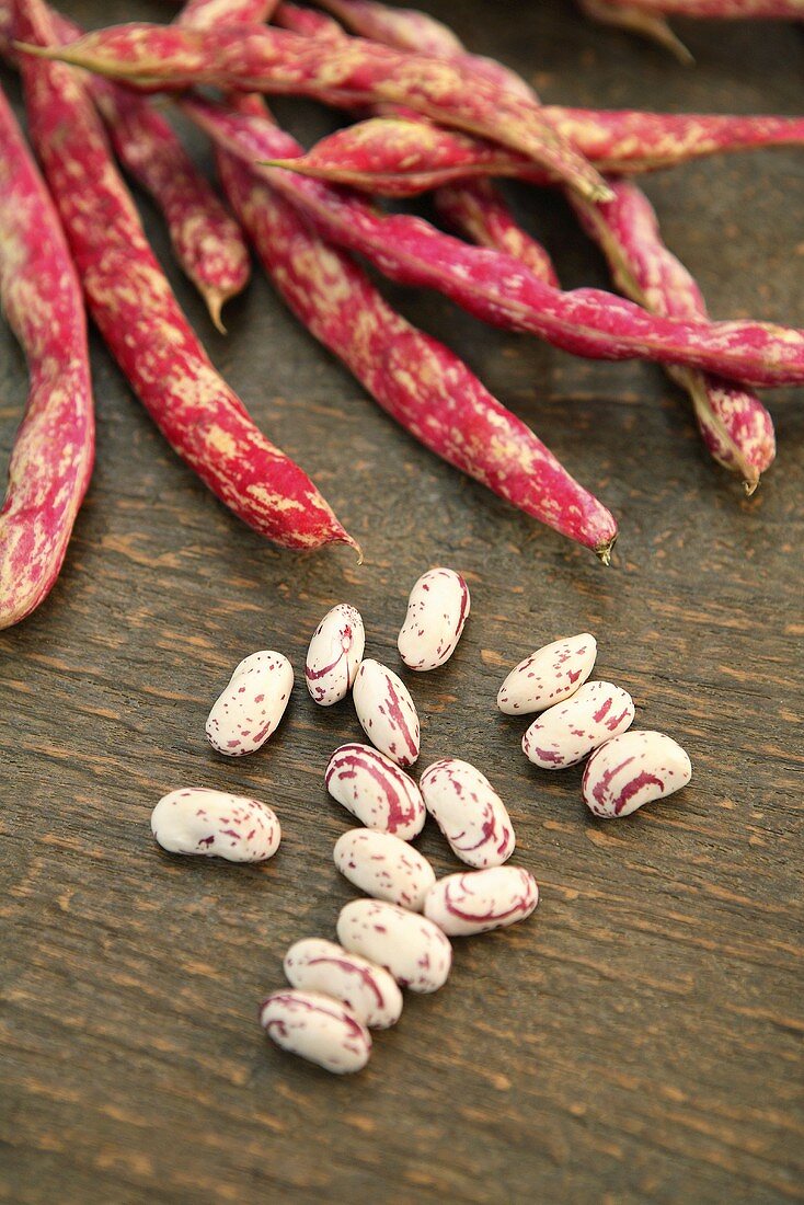 Borlotti beans, shelled and unshelled