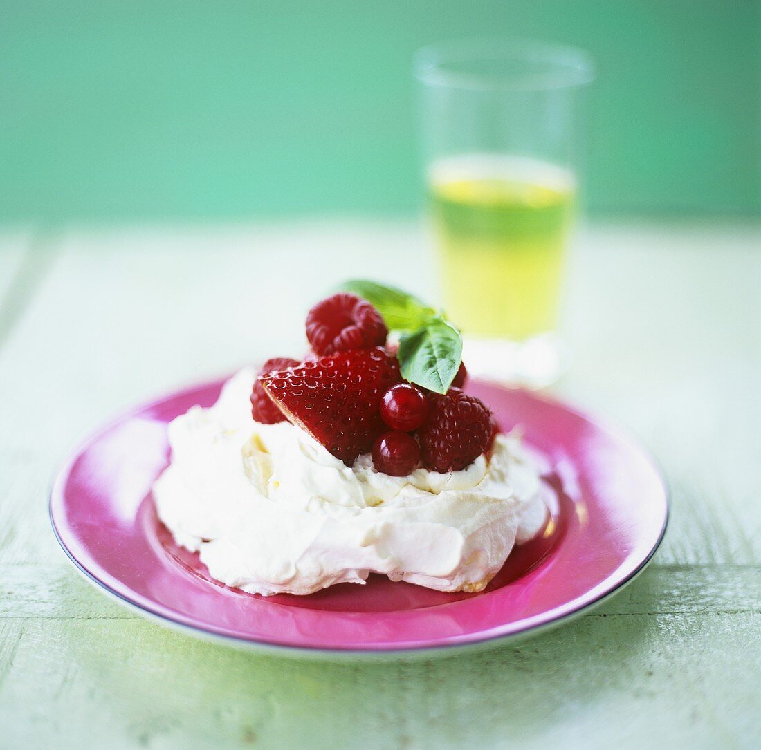 Meringue with berries