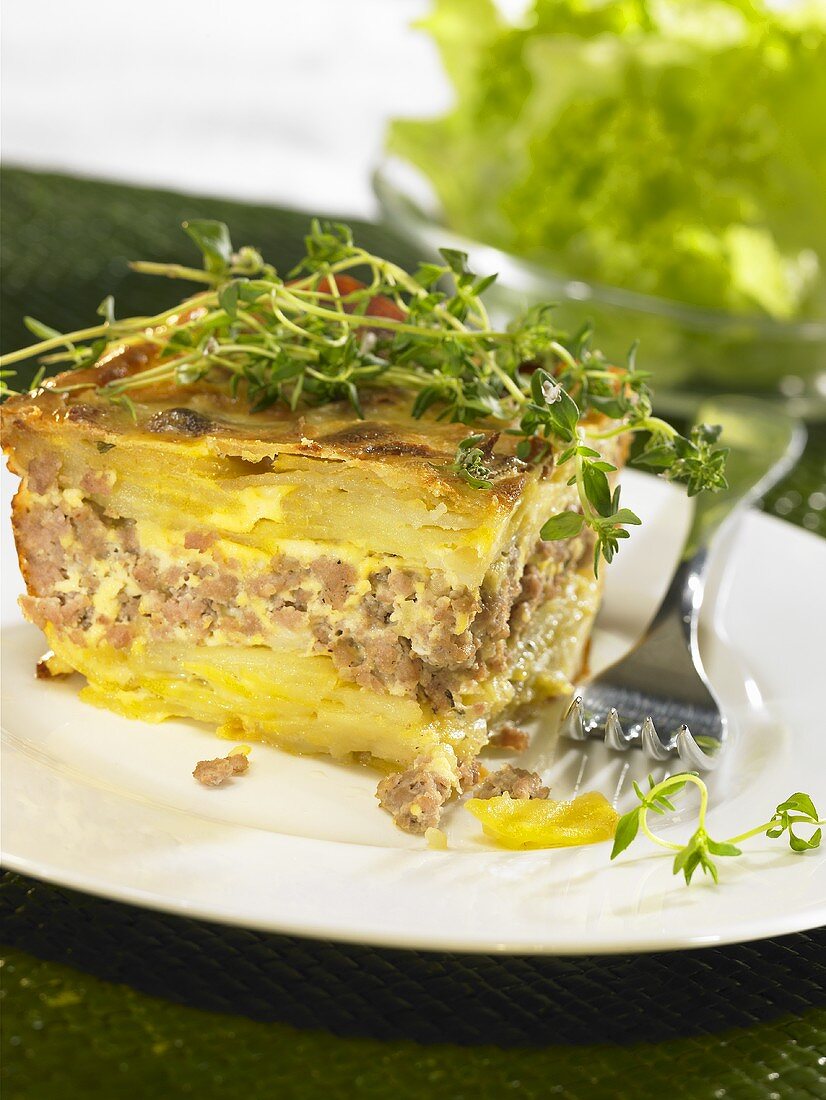 Jägerauflauf (Kartoffel-Hackfleisch-Auflauf) mit Kräutern