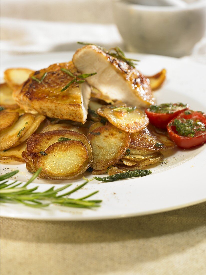 Provenzalische Bratkartoffeln mit gebratener Perlhuhnbrust