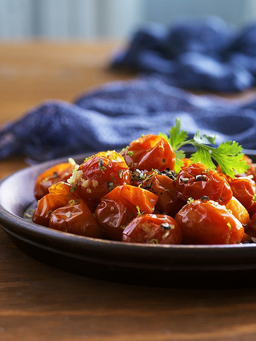 Baked tomatoes with coriander