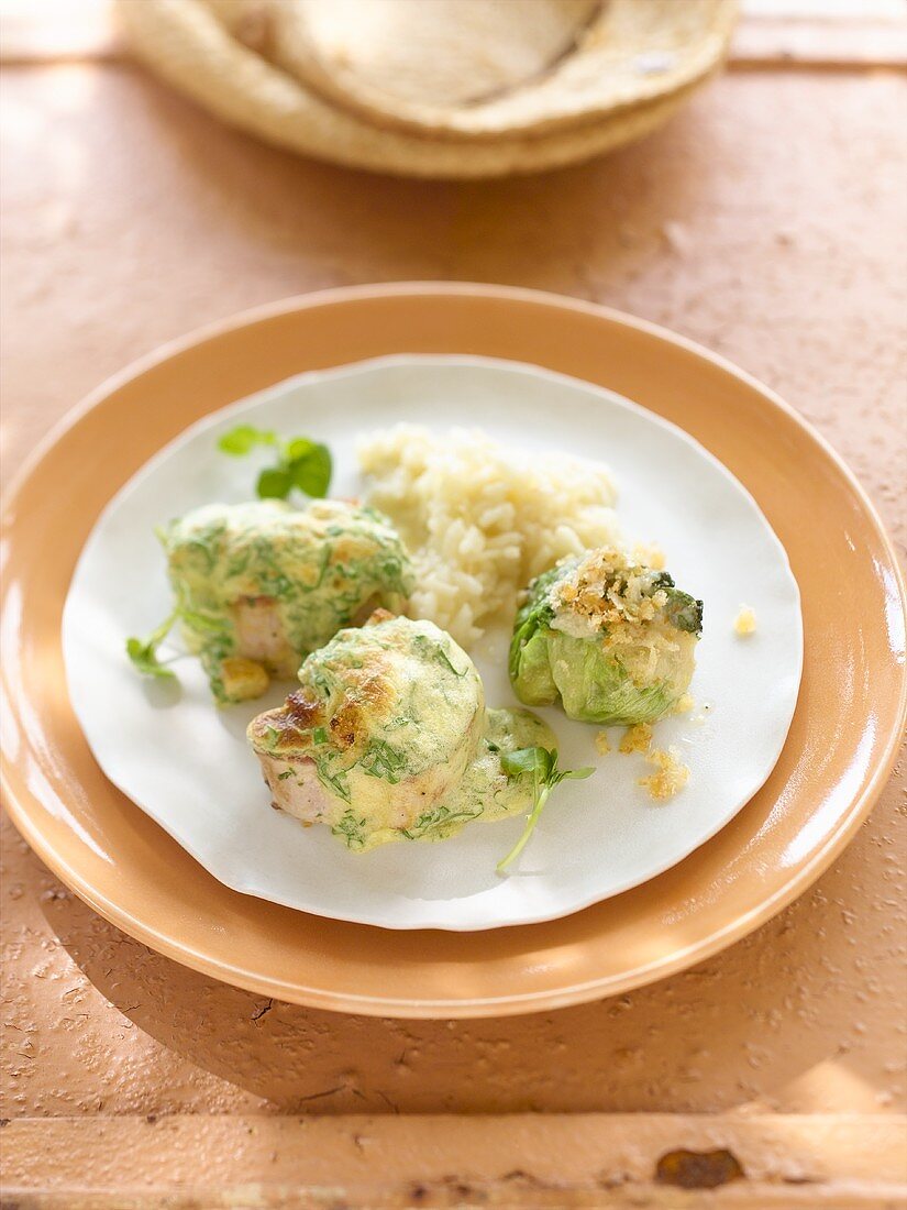 Pork medallions with watercress and lettuce au gratin