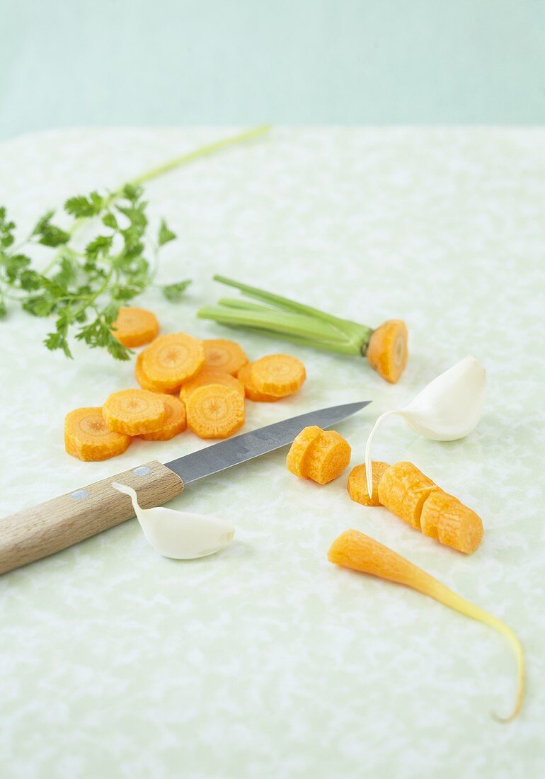 Sliced carrot, garlic cloves and herbs