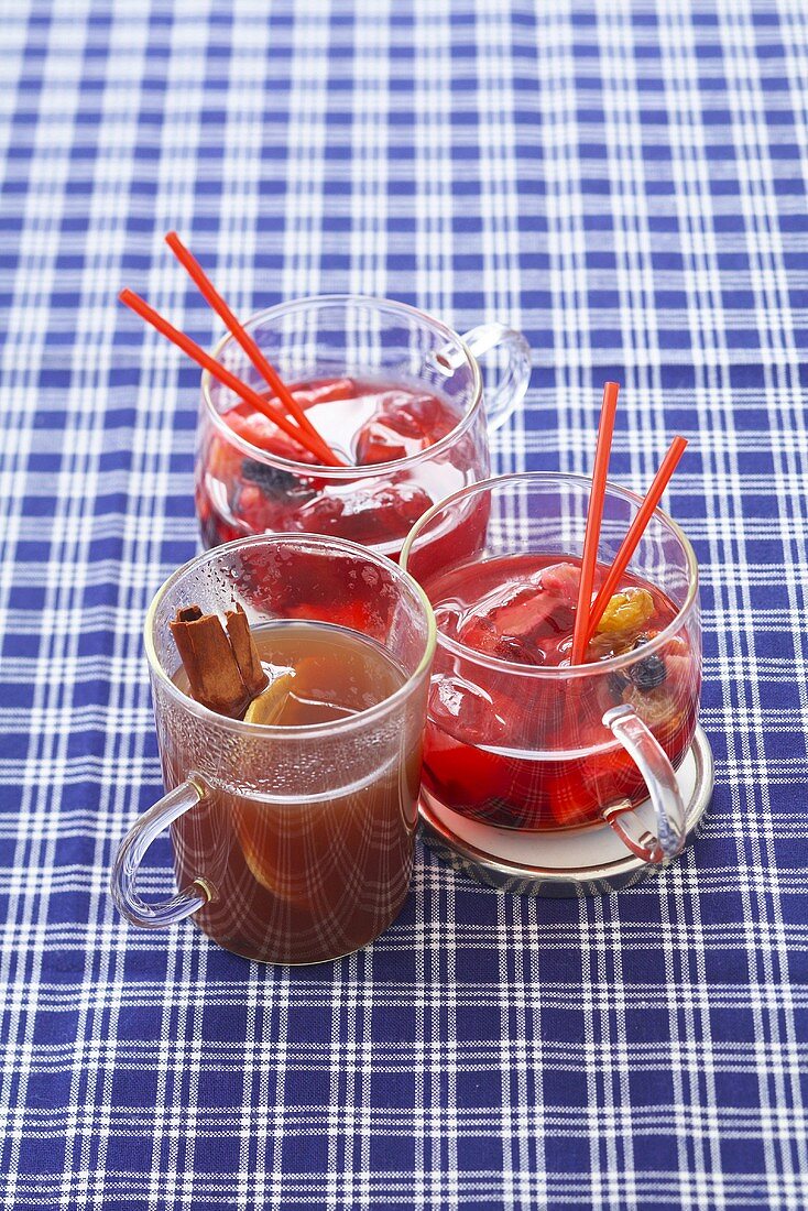 Jagertee (black tea and rum) & magic punch with dried fruit