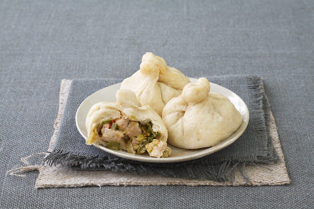 Steamed filled bread dumplings from N. China
