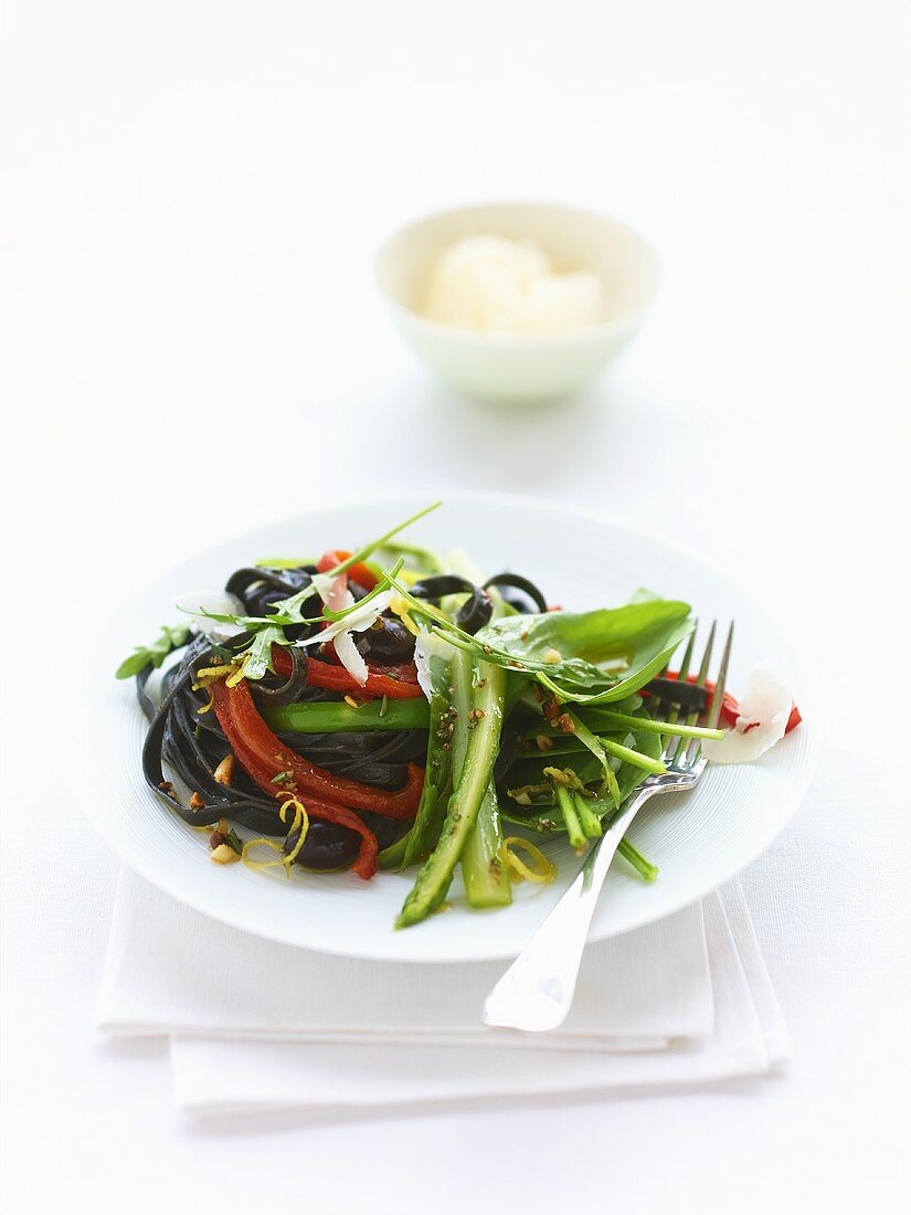 Black ribbon pasta with asparagus and peppers