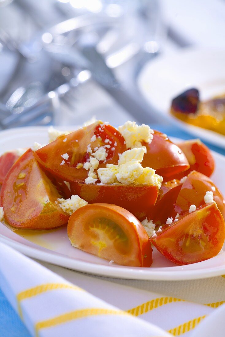 Tomatensalat mit Feta und Olivenöl