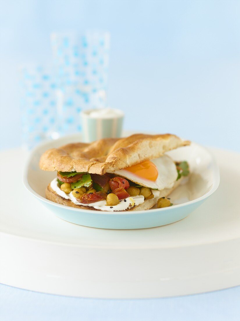 Flatbread filled with chick-peas, curry and fried egg