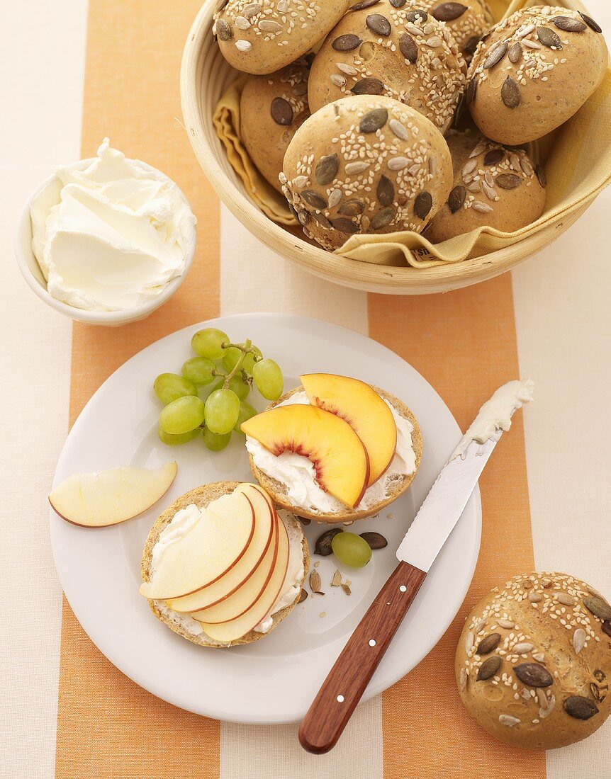 Pumpkin rolls with soft cheese and fruit