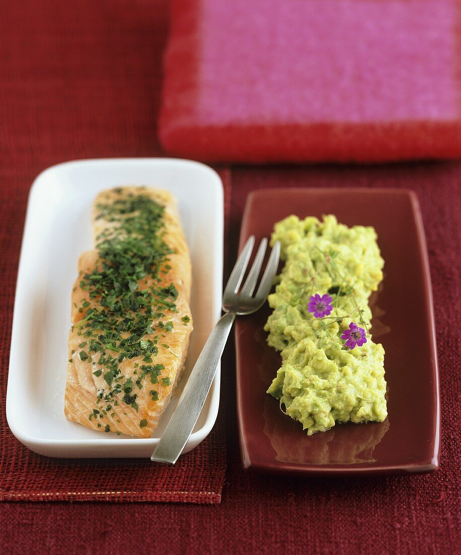 Salmon with herbs and guacamole