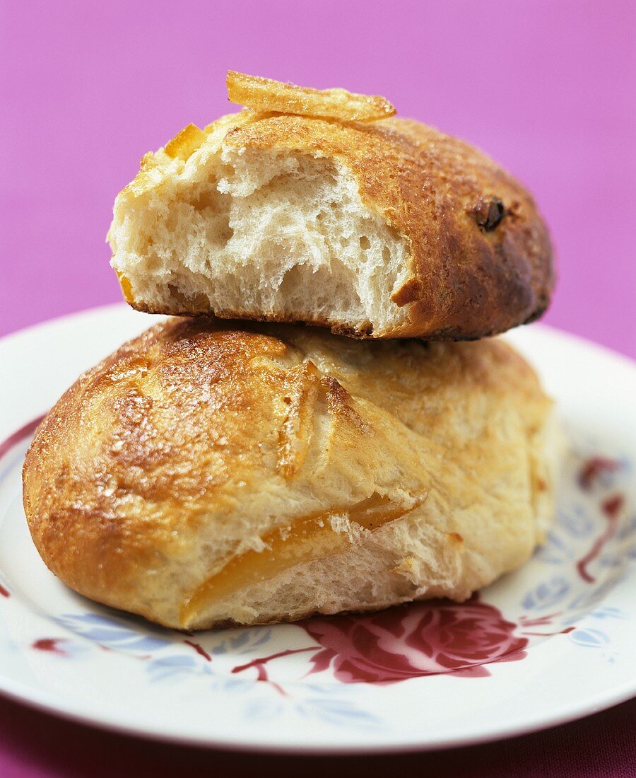 Briochebrötchen mit kandierten Orangen