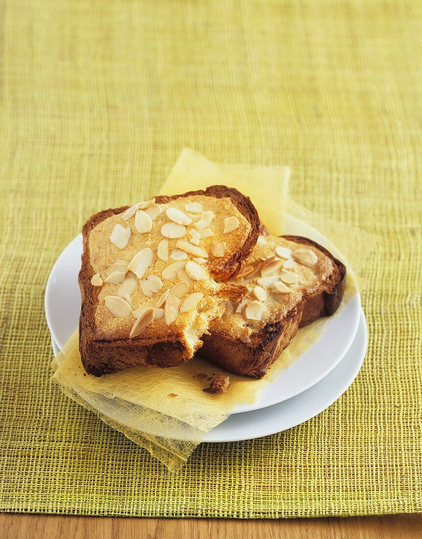 Brioche-Scheiben mit Mandeln