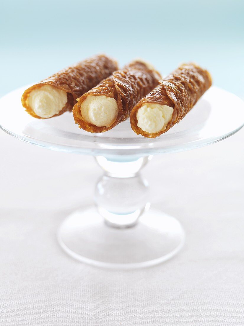 Brandy snaps with ricotta cream filling
