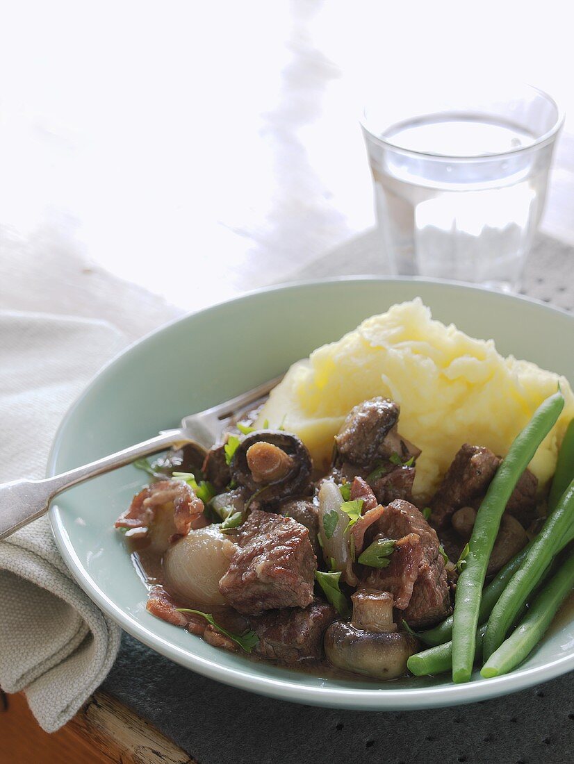 Boeuf Bourguignon with green beans and mashed potato