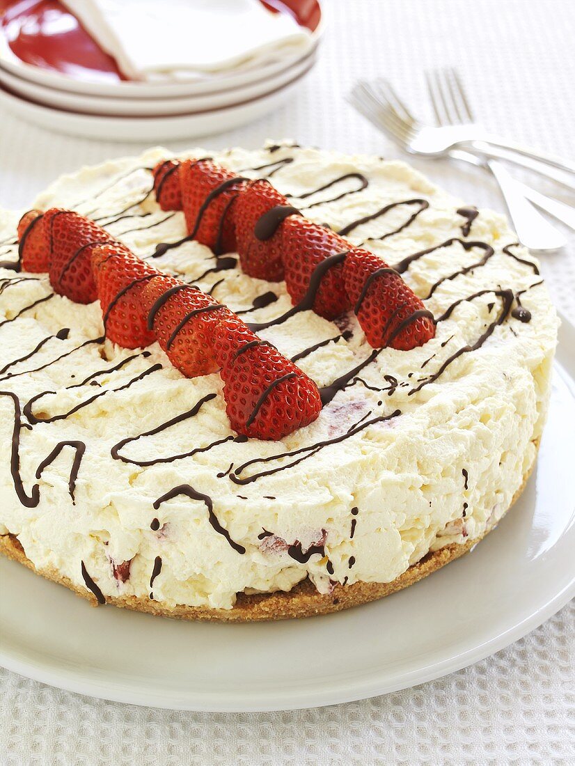 Strawberry meringue cake