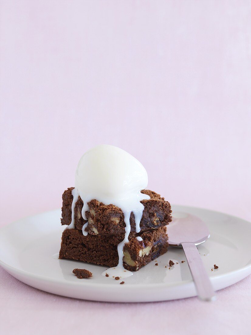 Brownie with ice cream