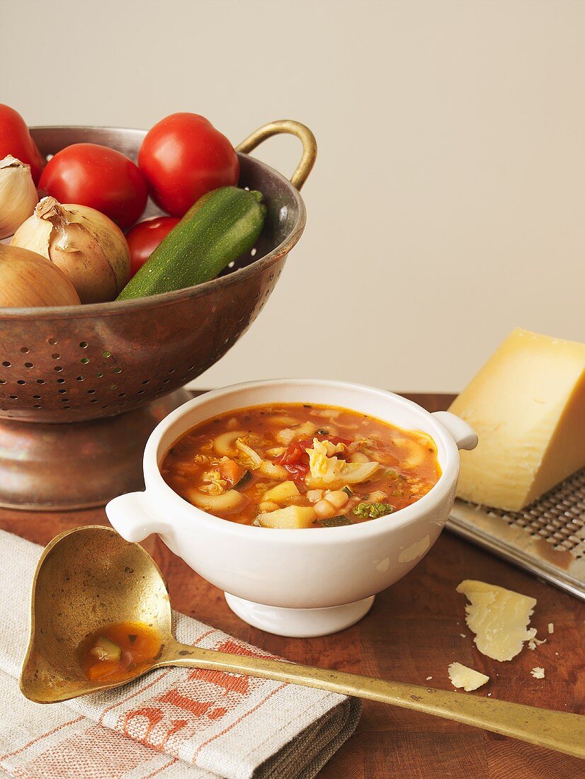 Minestrone (Gemüsesuppe, Italien)