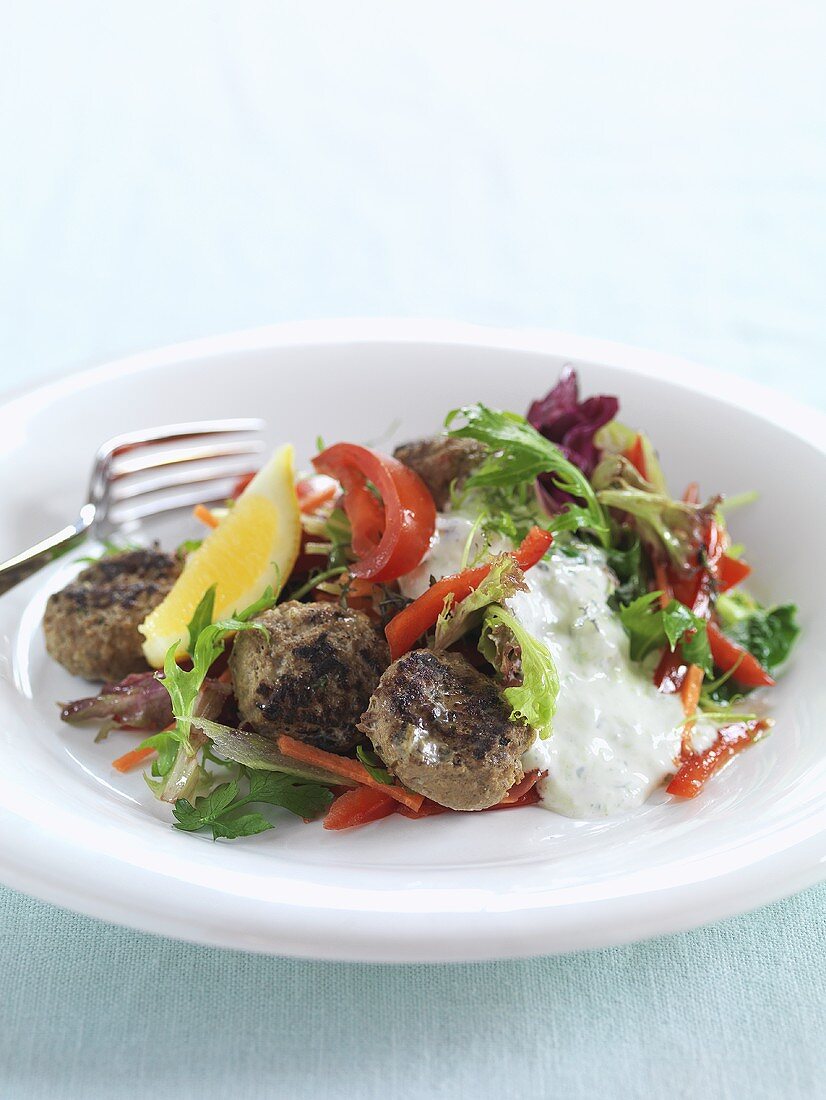 Meatballs with salad and yoghurt dressing