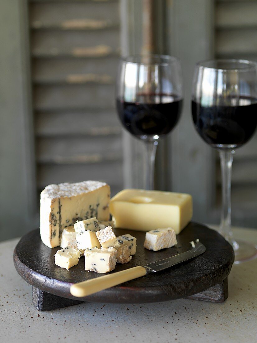 Still life with blue cheese, Gruyère, cheese knife, red wine