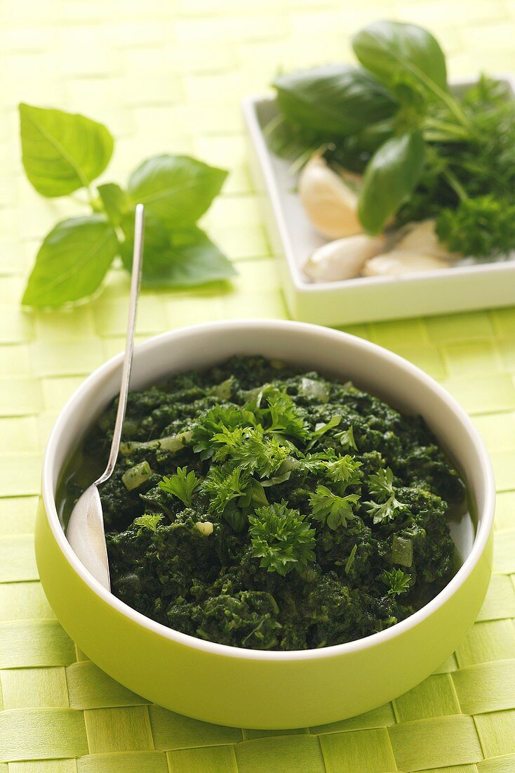 Spinach with basil and parsley