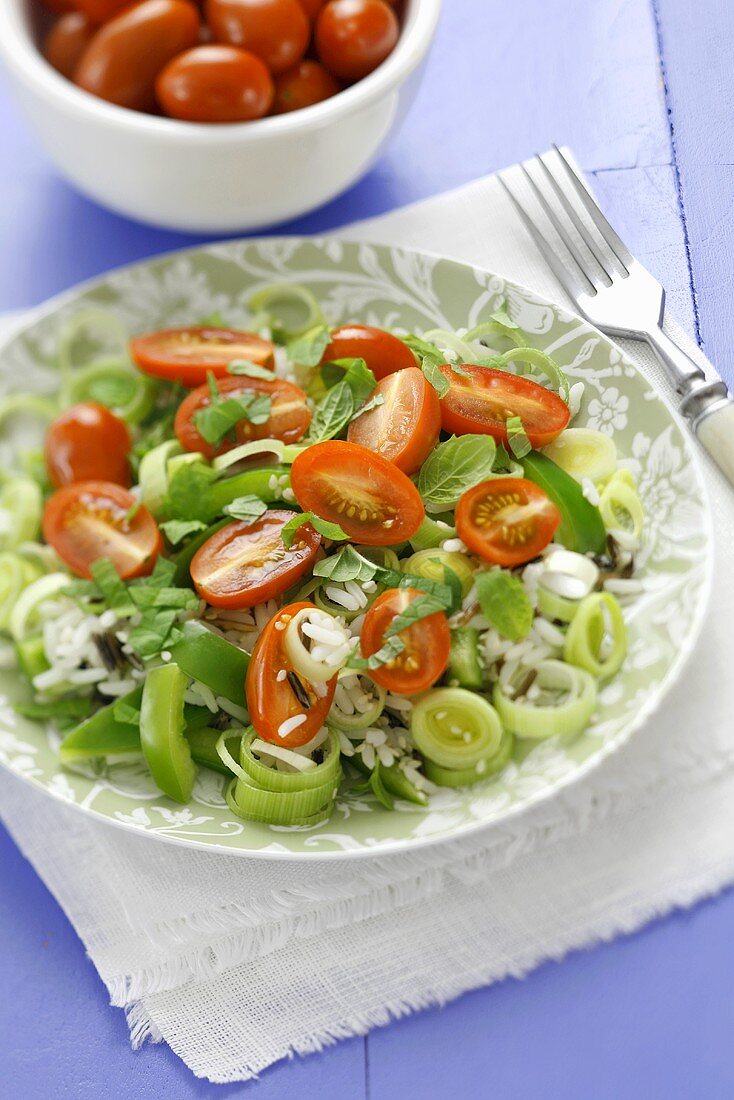 Rice, tomato and leek salad with mint