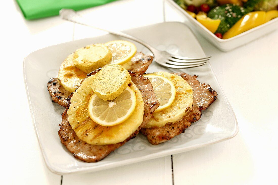 Pork escalopes with pineapple, lemon and butter