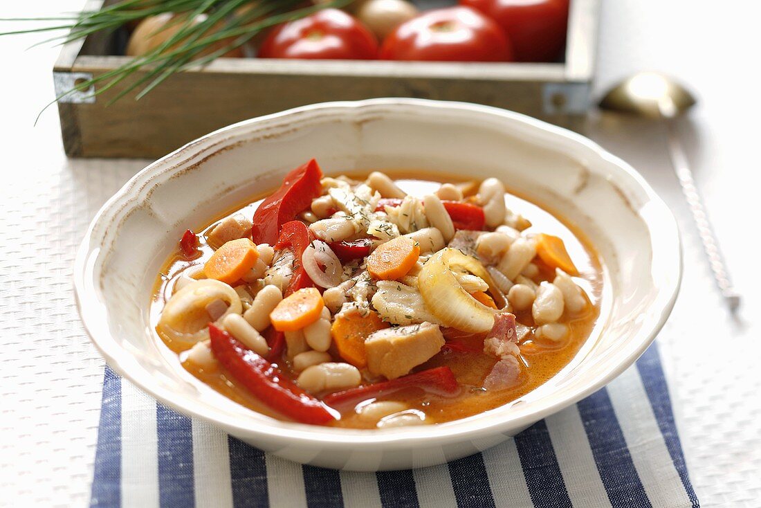 Suppe mit Kutteln mit Bohnen und Karotten