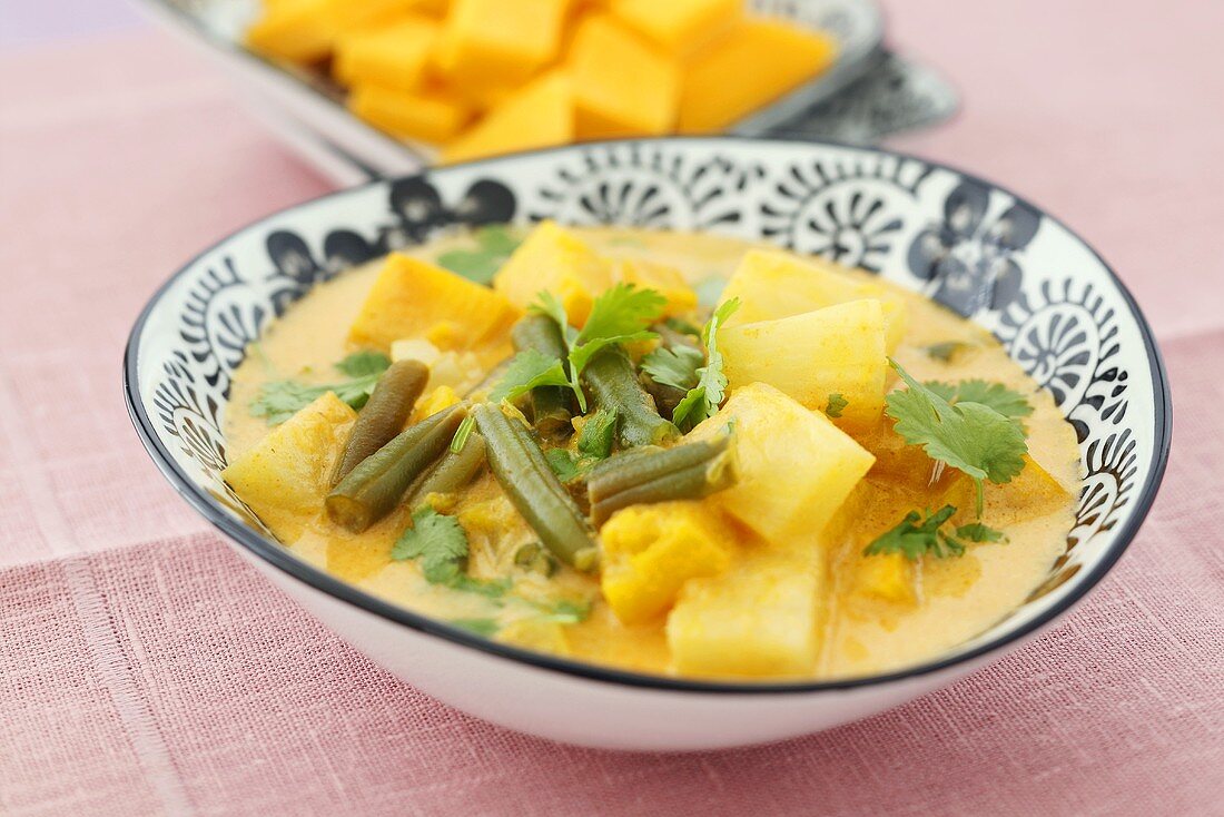 Pumpkin curry with pineapple and beans