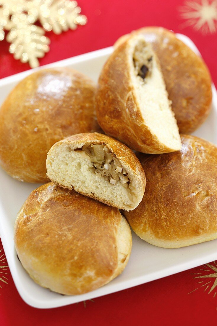 Knysze (Bread rolls stuffed with sauerkraut, Poland)