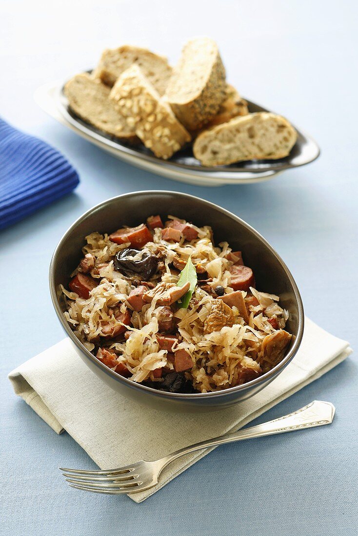 Bigos (Sauerkraut mit Fleisch und Wurst, Polen)