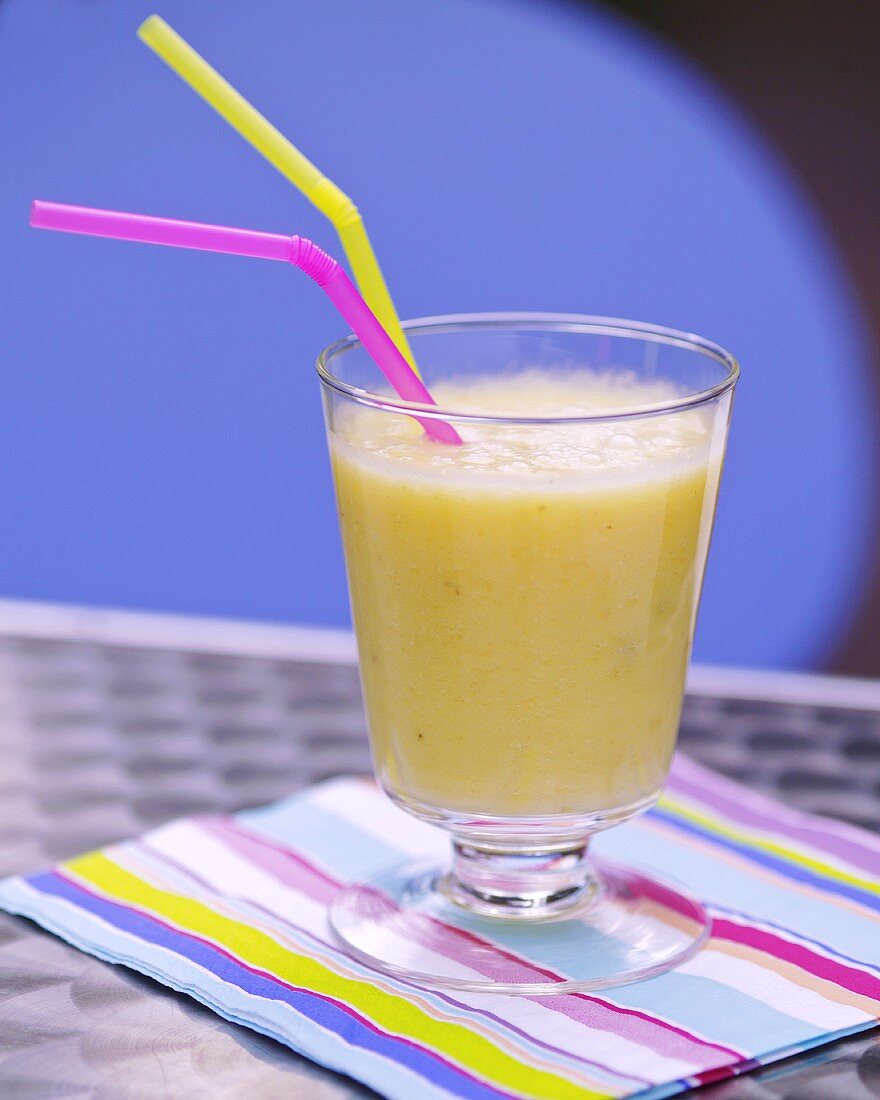 Smoothie mit Ananas und Banane