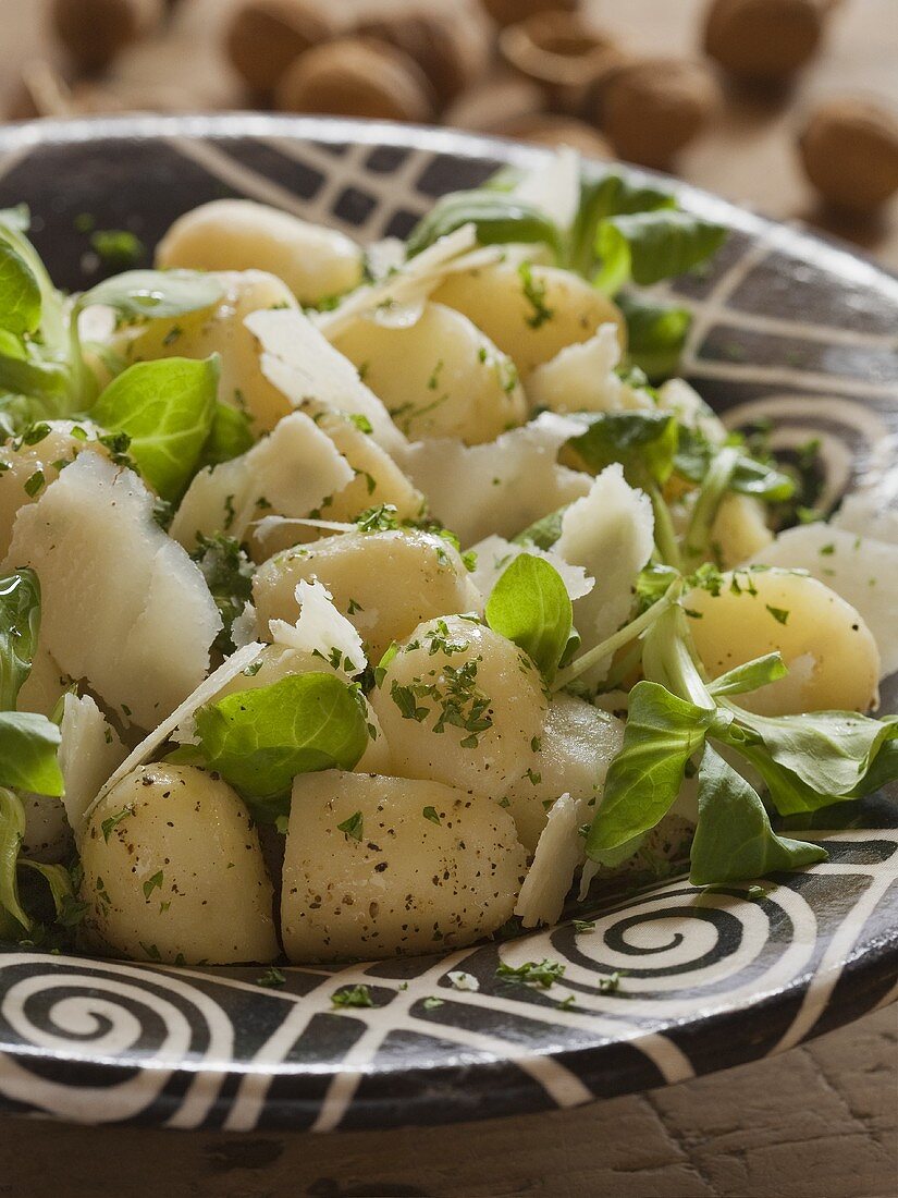 Kartoffelsalat mit Parmesan und Basilikum