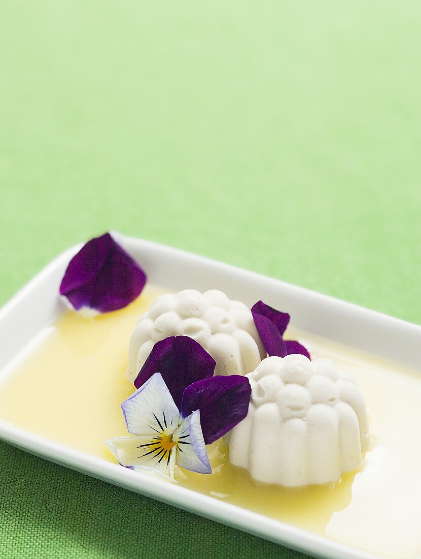 Cream dessert with pansies